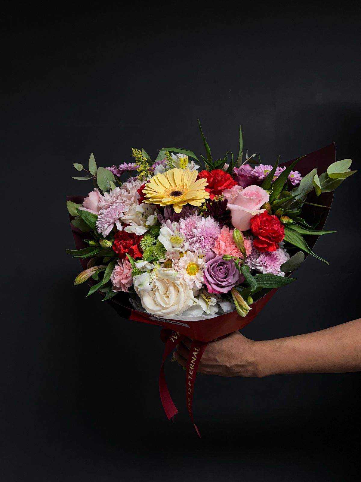 BLOOMAN Bouquet del Día Fusión — Pasteles que rompen con intensidad